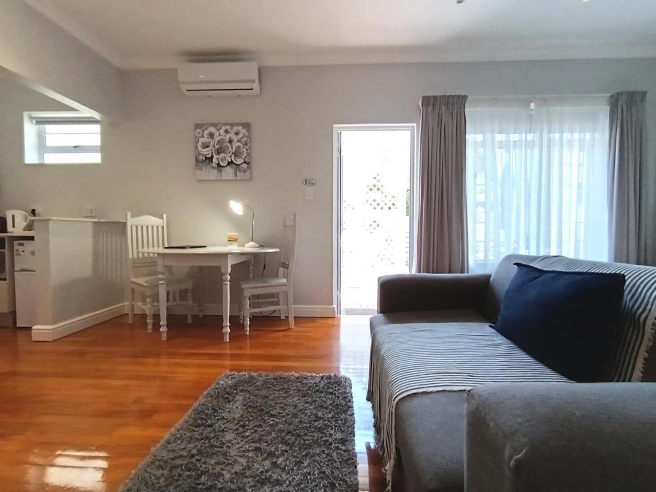 On The Bay Bed & Breakfast Port Elizabeth Exterior photo